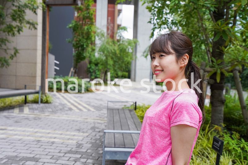 ストレッチする女性