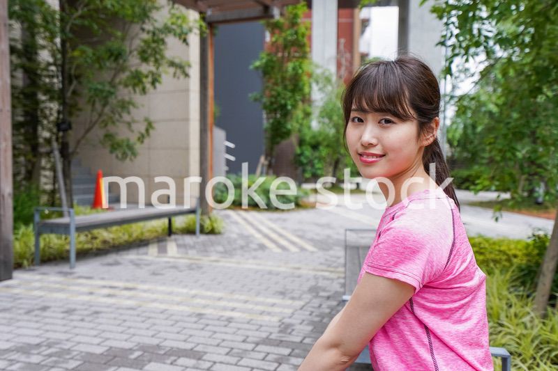 ストレッチする女性