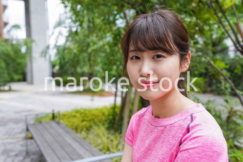 ストレッチする女性