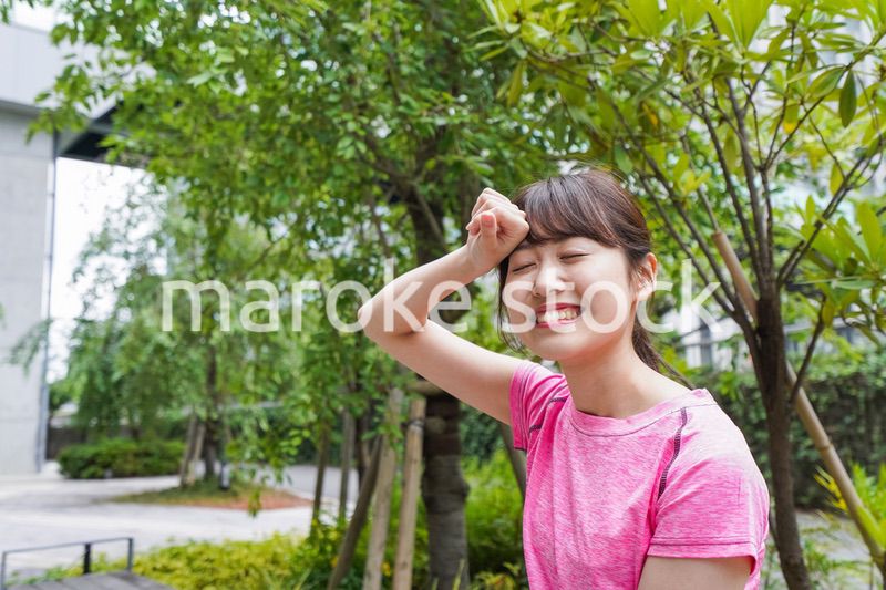 ストレッチする女性