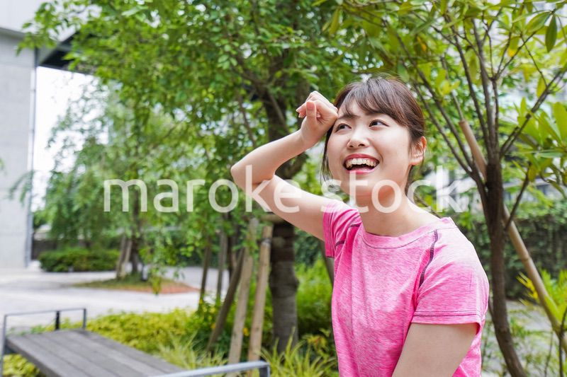 ランニングする女性