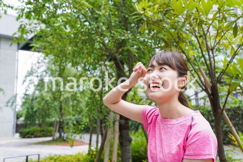 ランニングする女性