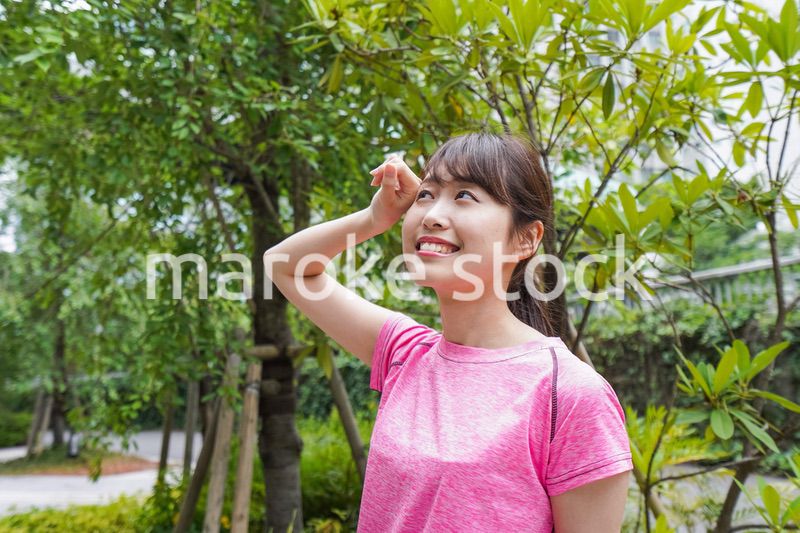 ストレッチする女性