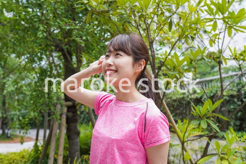 ストレッチする女性