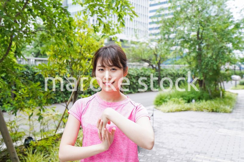 ストレッチする女性