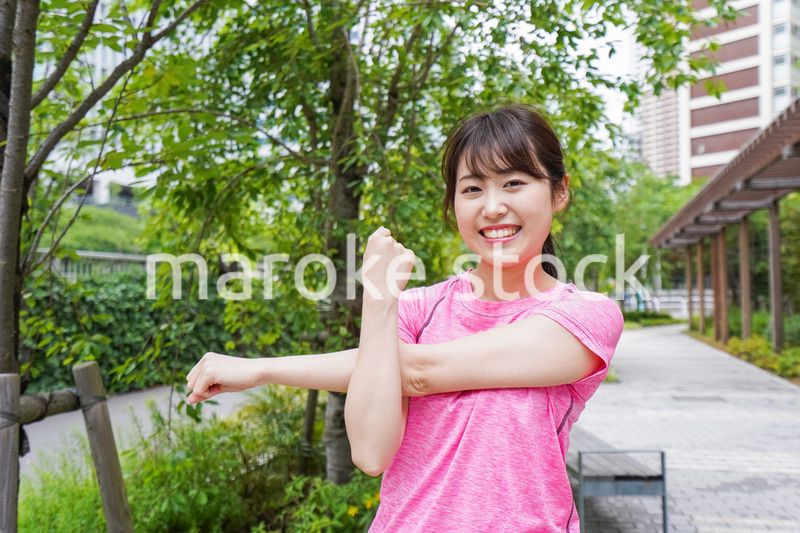 ストレッチする女性
