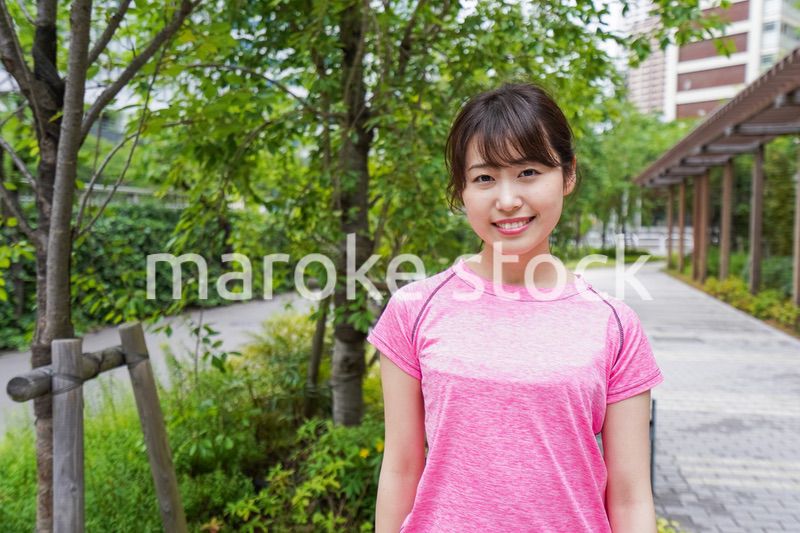 ストレッチする女性