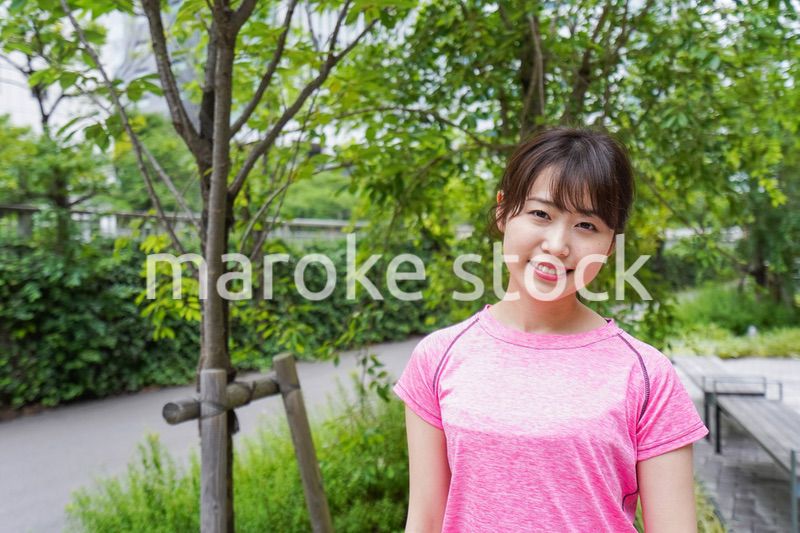 ランニングする女性