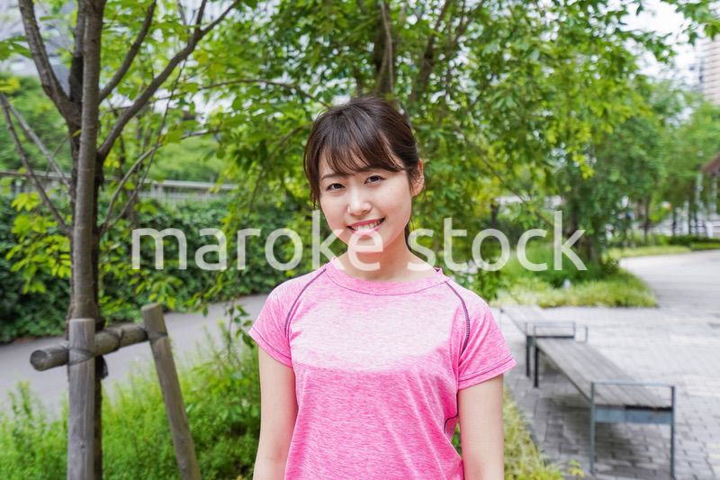 ランニングする女性