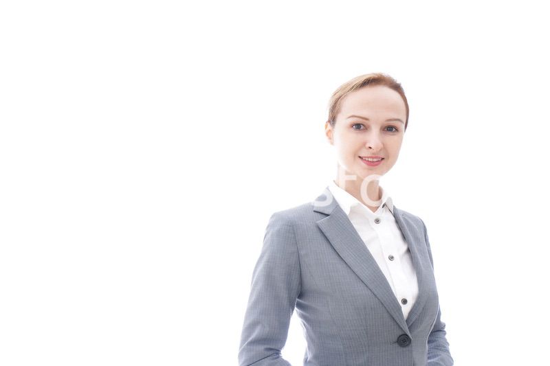 スーツを着た笑顔のビジネスウーマン