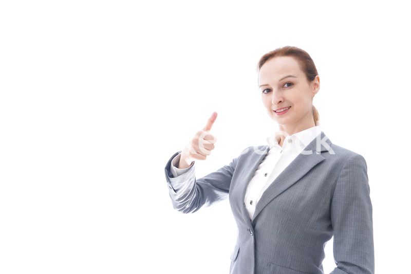 グッドサインをするスーツを着たビジネスウーマン