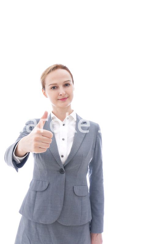 グッドサインをするスーツを着たビジネスウーマン
