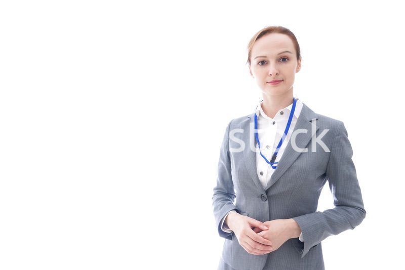 スーツを着た笑顔のビジネスウーマン