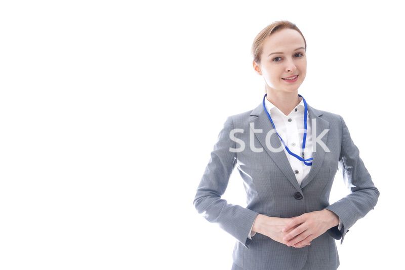 スーツを着た笑顔のビジネスウーマン