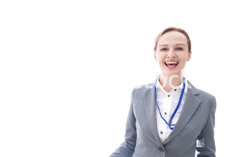 大笑いをするスーツを着たビジネスウーマン