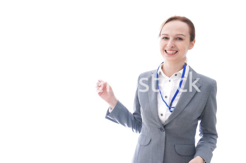 大笑いをするスーツを着たビジネスウーマン