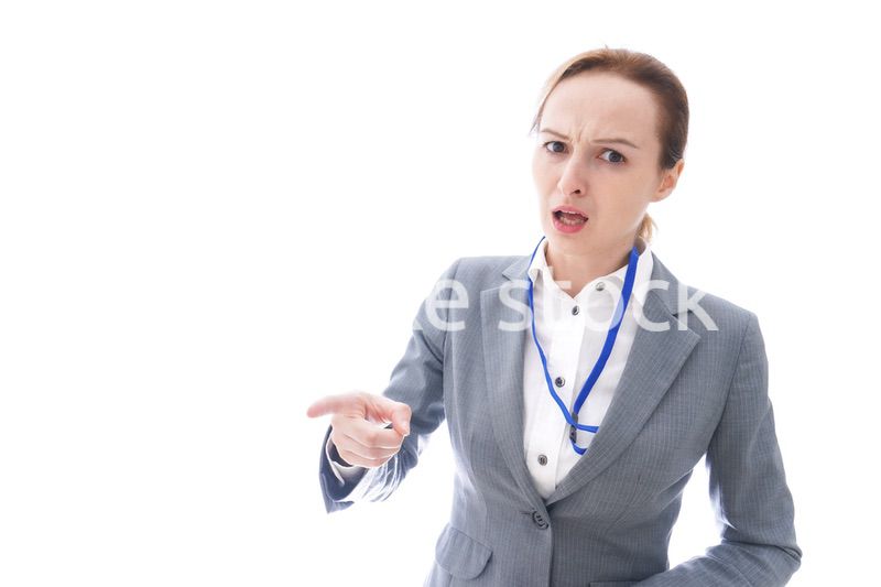大激怒をするスーツを着たビジネスウーマン