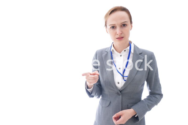 大激怒をするスーツを着たビジネスウーマン