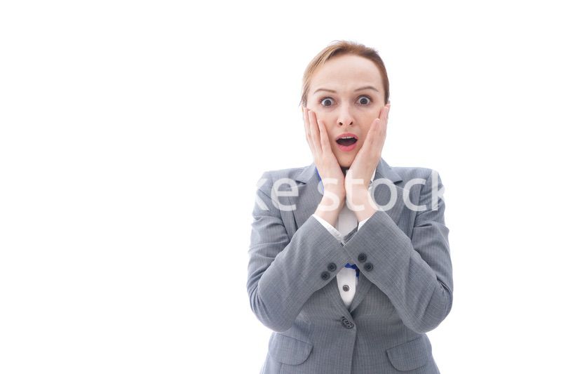 大激怒をするスーツを着たビジネスウーマン