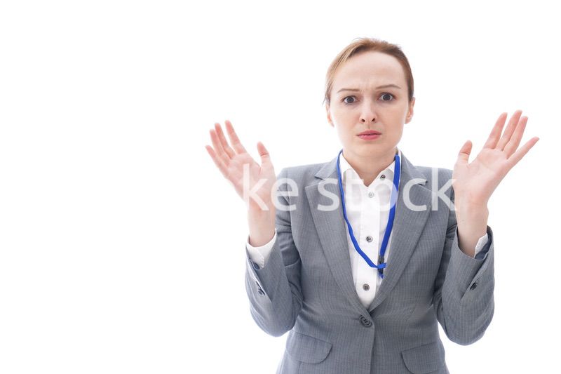 大激怒をするスーツを着たビジネスウーマン