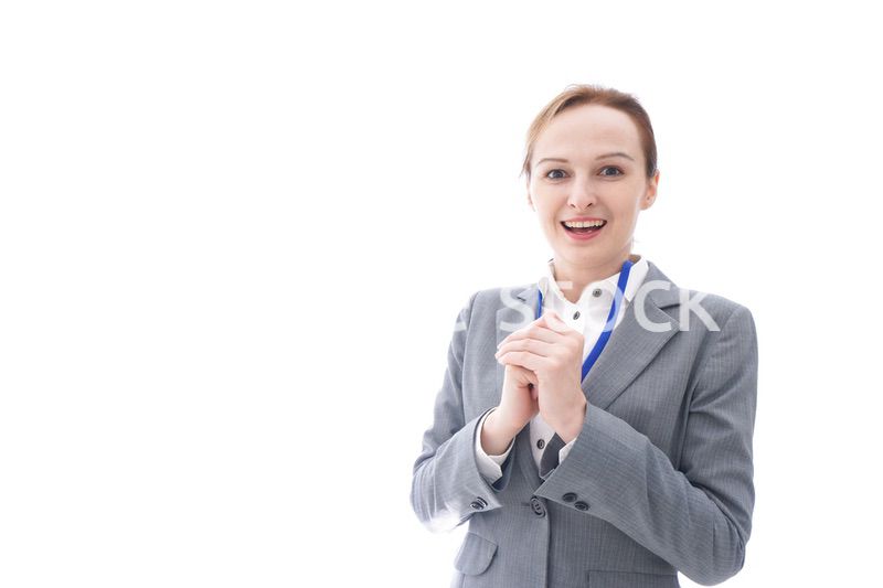 大笑いをするスーツを着たビジネスウーマン