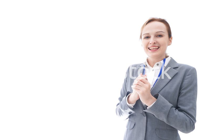 大笑いをするスーツを着たビジネスウーマン