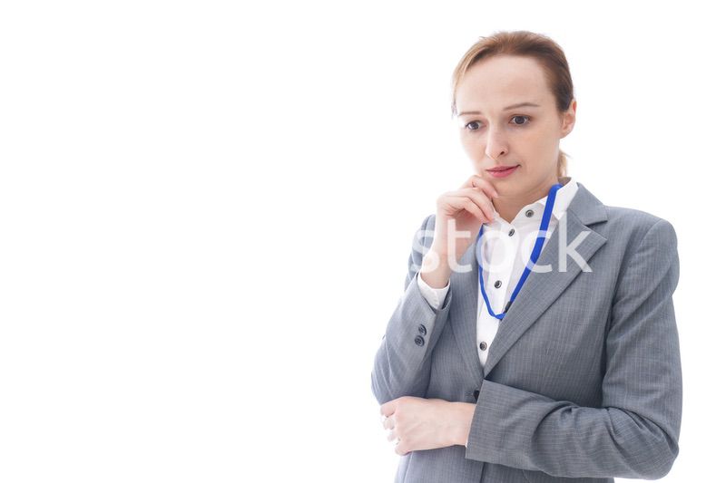 大激怒をするスーツを着たビジネスウーマン