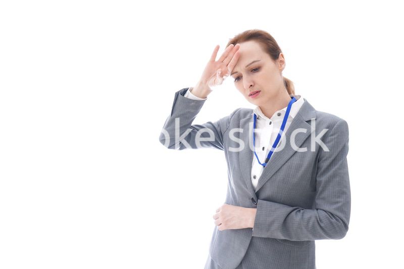 大激怒をするスーツを着たビジネスウーマン