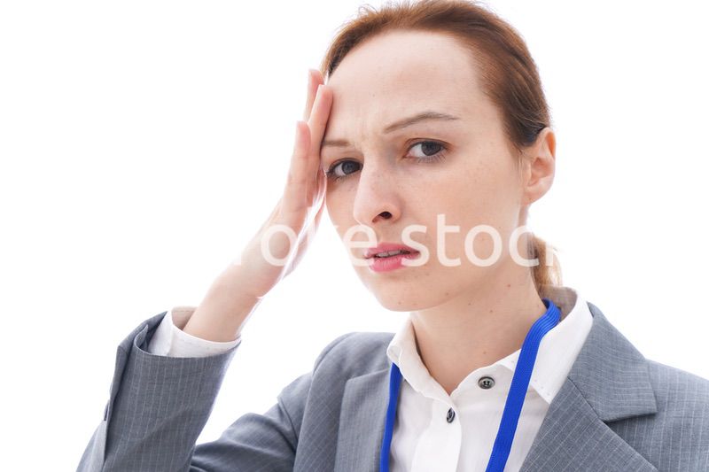 大激怒をするスーツを着たビジネスウーマン