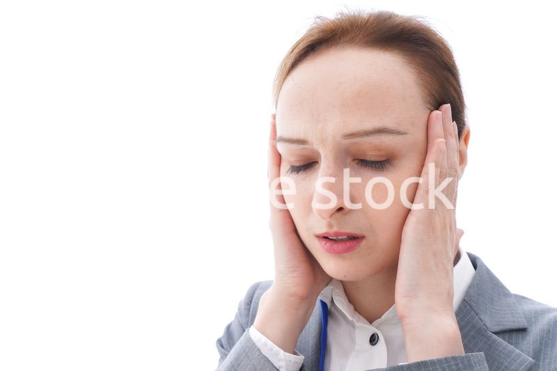 大激怒をするスーツを着たビジネスウーマン