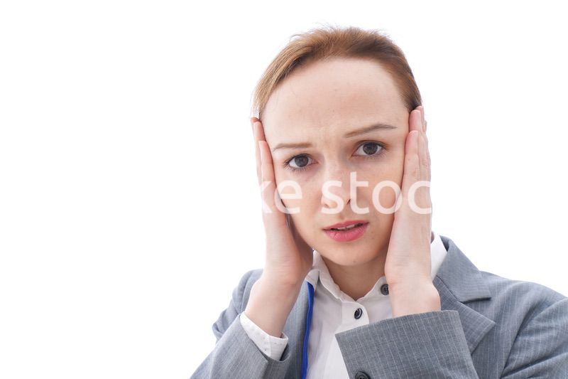 大激怒をするスーツを着たビジネスウーマン