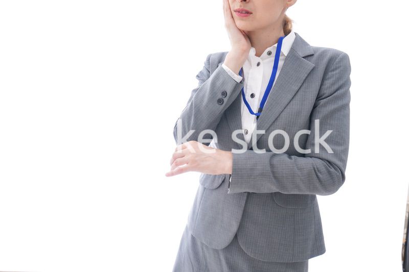 大激怒をするスーツを着たビジネスウーマン