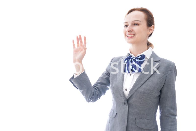 手をふる制服を着た留学生