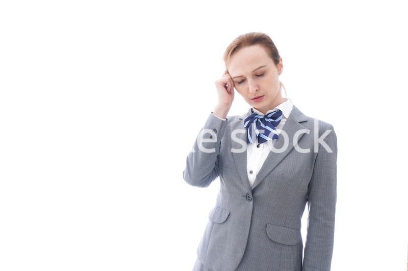 悩む制服を着た留学生