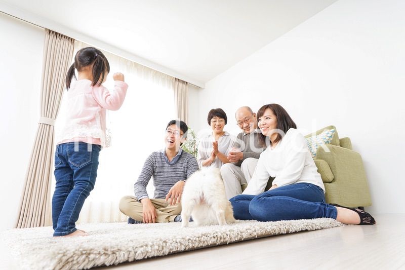 3世代の幸せなファミリー