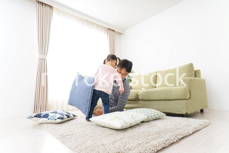 子育てのストレスを感じるお父さん