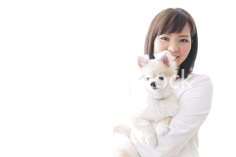 犬を抱く女性・ブリーダー