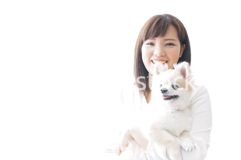 犬を抱く女性・ブリーダー