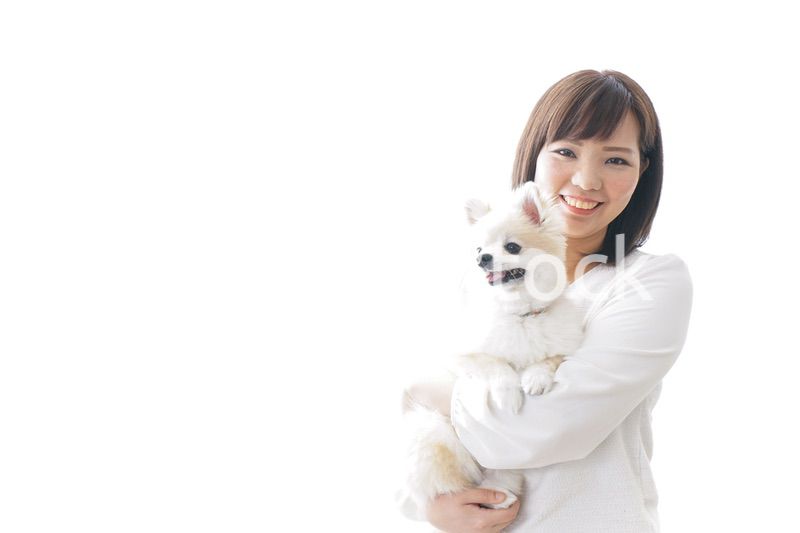 犬を抱く女性・ブリーダー