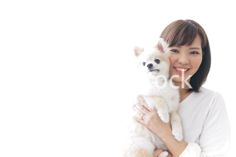 犬を抱く女性・ブリーダー