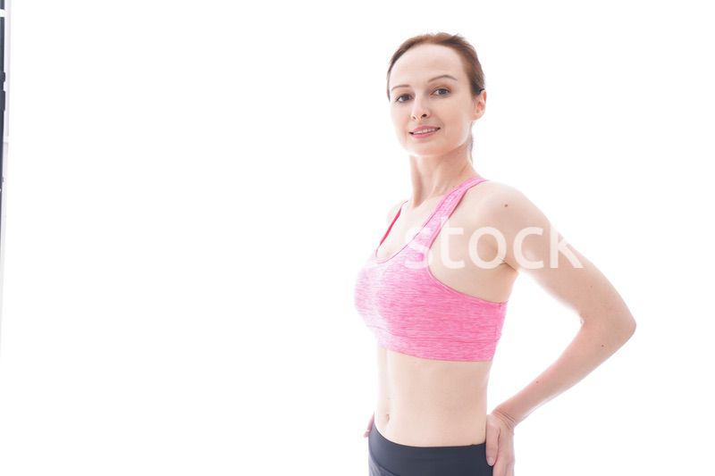 ダイエットをするスポーツウェアを着た若い女性