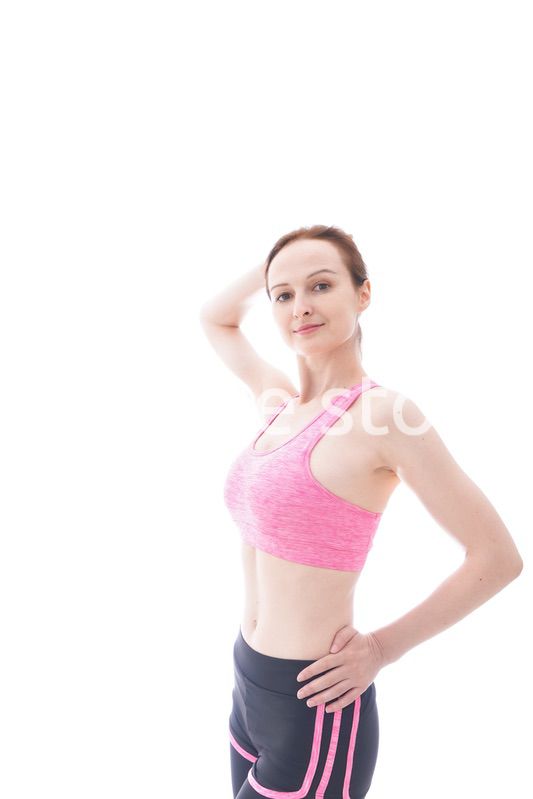 ダイエットをするスポーツウェアを着た若い女性