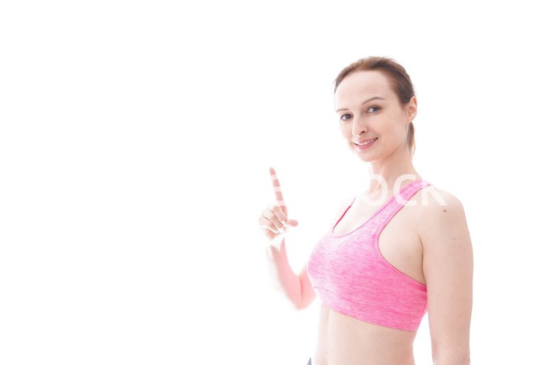 アドバイスをするスポーツウェアを着た若い女性