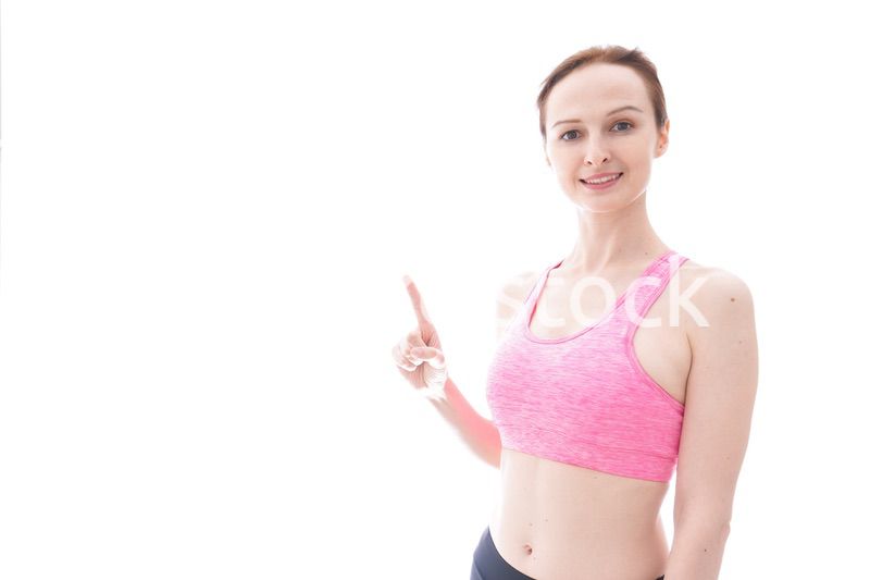 アドバイスをするスポーツウェアを着た若い女性