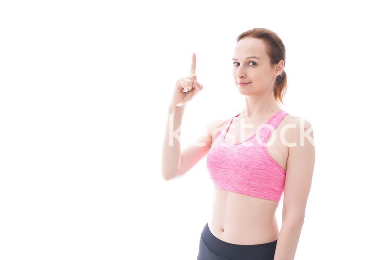 アドバイスをするスポーツウェアを着た若い女性