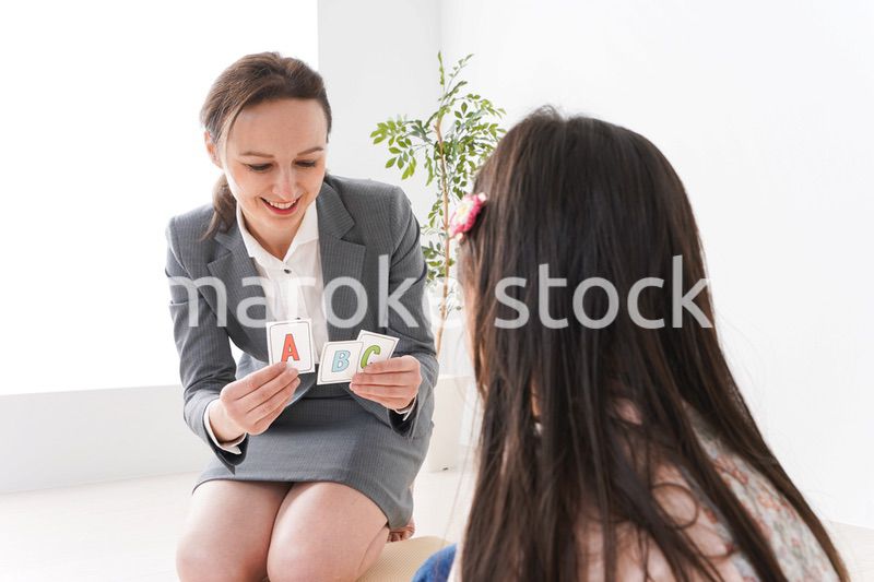 英会話レッスンを受ける子ども