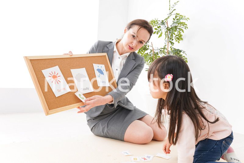 ネイティブスピーカーと英語を勉強する子ども