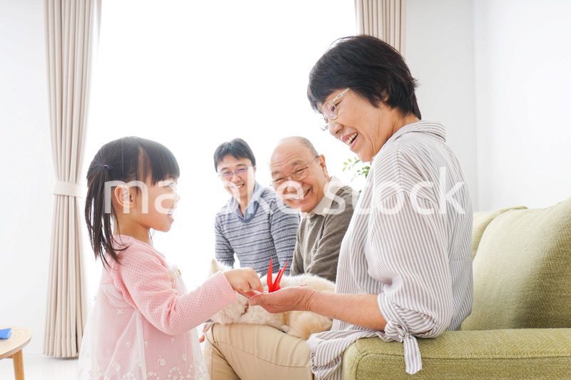 故郷に帰省する子供