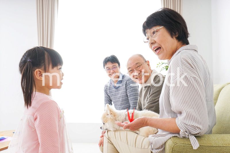 故郷に帰省する子供