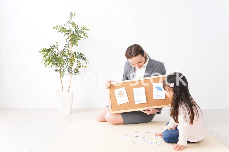 ネイティブスピーカーと英語を勉強する子ども